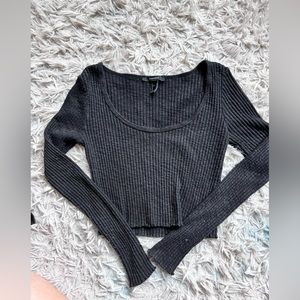 Black cropped lettuce cut long sleeve